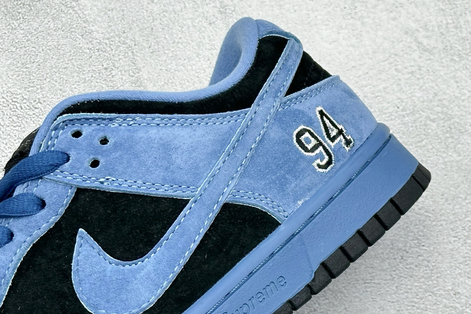 200 Supreme x 94Nike Dunk SB Dunk Low 黑篮低帮休闲滑板鞋 HQ8487-400