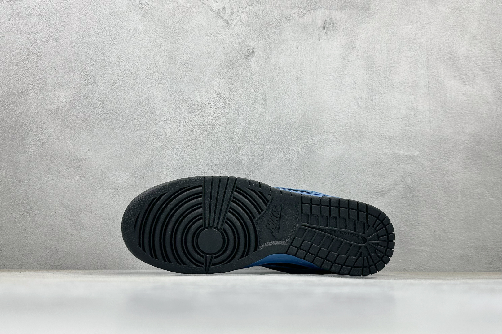 200 Supreme x 94Nike Dunk SB Dunk Low 黑篮低帮休闲滑板鞋 HQ8487-400