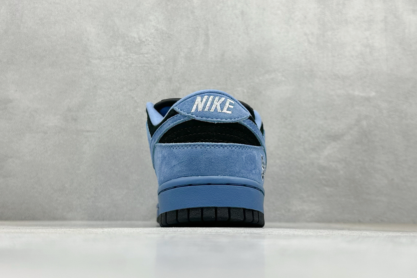 200 Supreme x 94Nike Dunk SB Dunk Low 黑篮低帮休闲滑板鞋 HQ8487-400