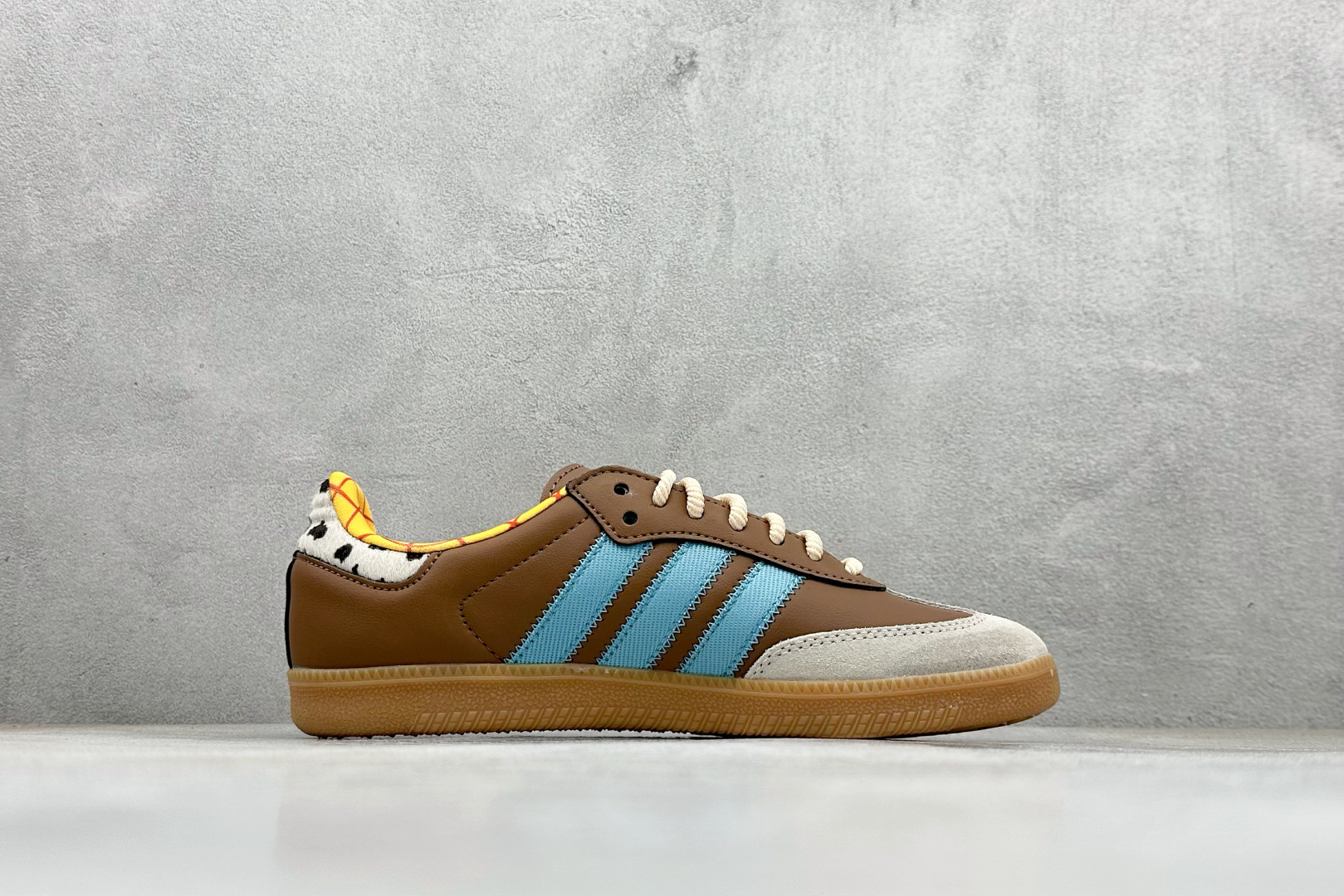 RS版Toy Story x Adidas Originals Samba Woody 联名款 阿迪达斯经典款复古休闲板鞋 JI3099-Top High Quatity Cheap Sneakers Fashion Clothing Clothes Bags handbags Shoes of all Brand wholesale With The best Quality And Beautiful Price from China Factory Chinese suppliers wholesaler seller RS版Toy Story x Adidas Originals Samba Woody 联名款 阿迪达斯经典款复古休闲板鞋 JI3099