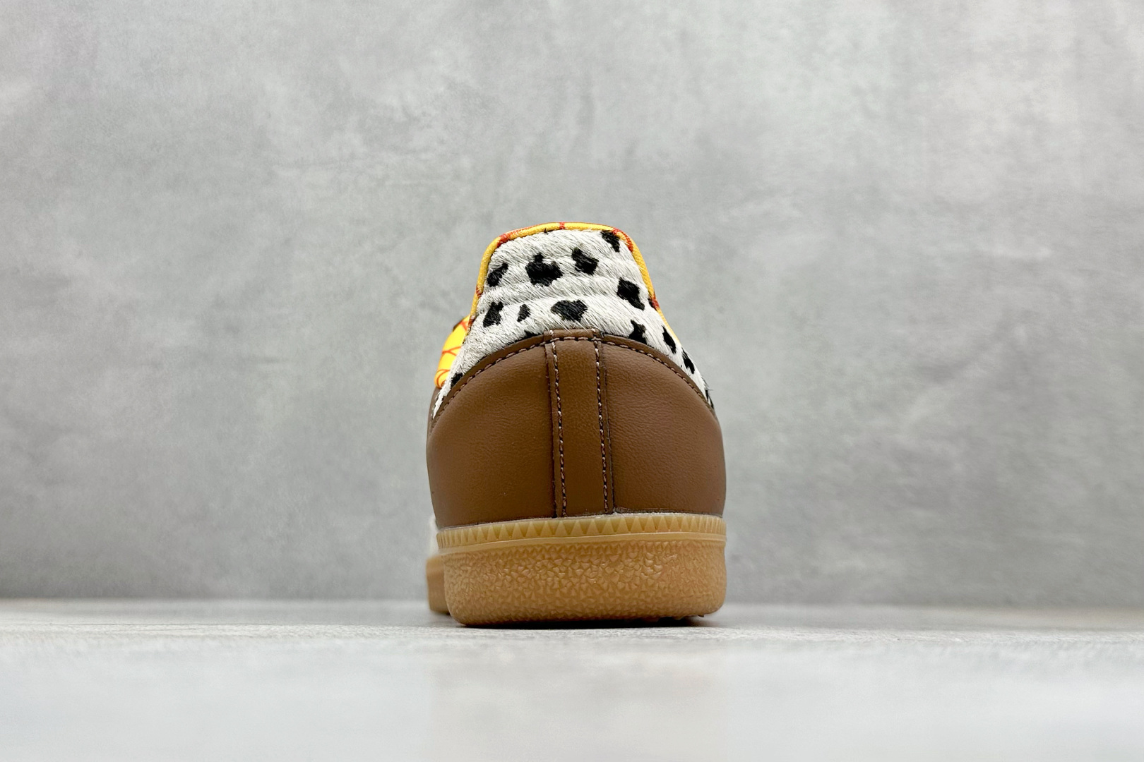 RS版Toy Story x Adidas Originals Samba Woody 联名款 阿迪达斯经典款复古休闲板鞋 JI3099-Top High Quatity Cheap Sneakers Fashion Clothing Clothes Bags handbags Shoes of all Brand wholesale With The best Quality And Beautiful Price from China Factory Chinese suppliers wholesaler seller RS版Toy Story x Adidas Originals Samba Woody 联名款 阿迪达斯经典款复古休闲板鞋 JI3099