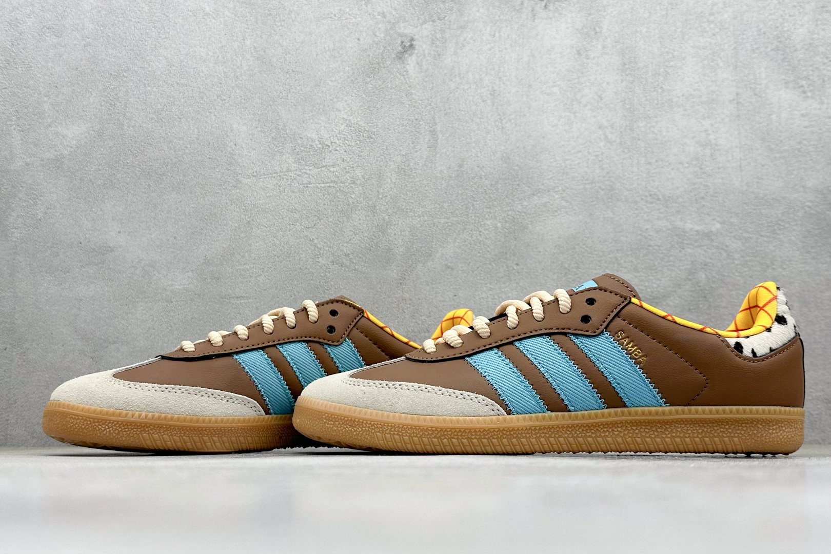 RS版Toy Story x Adidas Originals Samba Woody 联名款 阿迪达斯经典款复古休闲板鞋 JI3099-Top High Quatity Cheap Sneakers Fashion Clothing Clothes Bags handbags Shoes of all Brand wholesale With The best Quality And Beautiful Price from China Factory Chinese suppliers wholesaler seller RS版Toy Story x Adidas Originals Samba Woody 联名款 阿迪达斯经典款复古休闲板鞋 JI3099