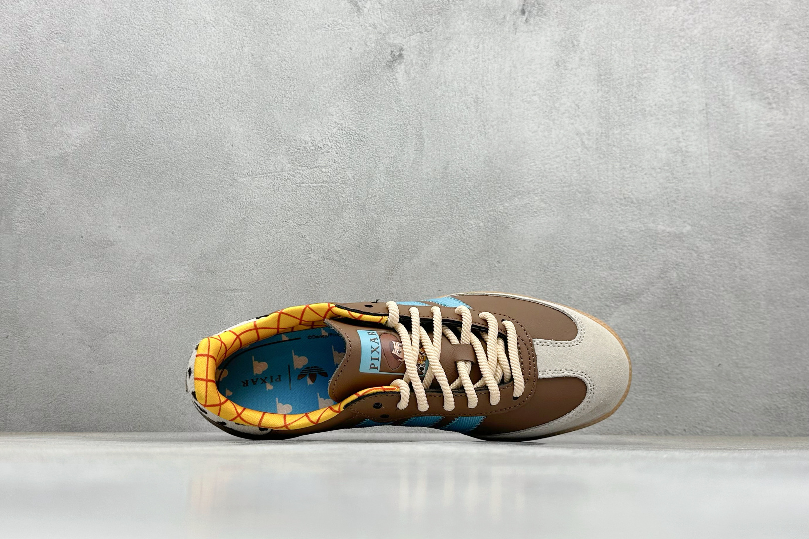 RS版Toy Story x Adidas Originals Samba Woody 联名款 阿迪达斯经典款复古休闲板鞋 JI3099-Top High Quatity Cheap Sneakers Fashion Clothing Clothes Bags handbags Shoes of all Brand wholesale With The best Quality And Beautiful Price from China Factory Chinese suppliers wholesaler seller RS版Toy Story x Adidas Originals Samba Woody 联名款 阿迪达斯经典款复古休闲板鞋 JI3099