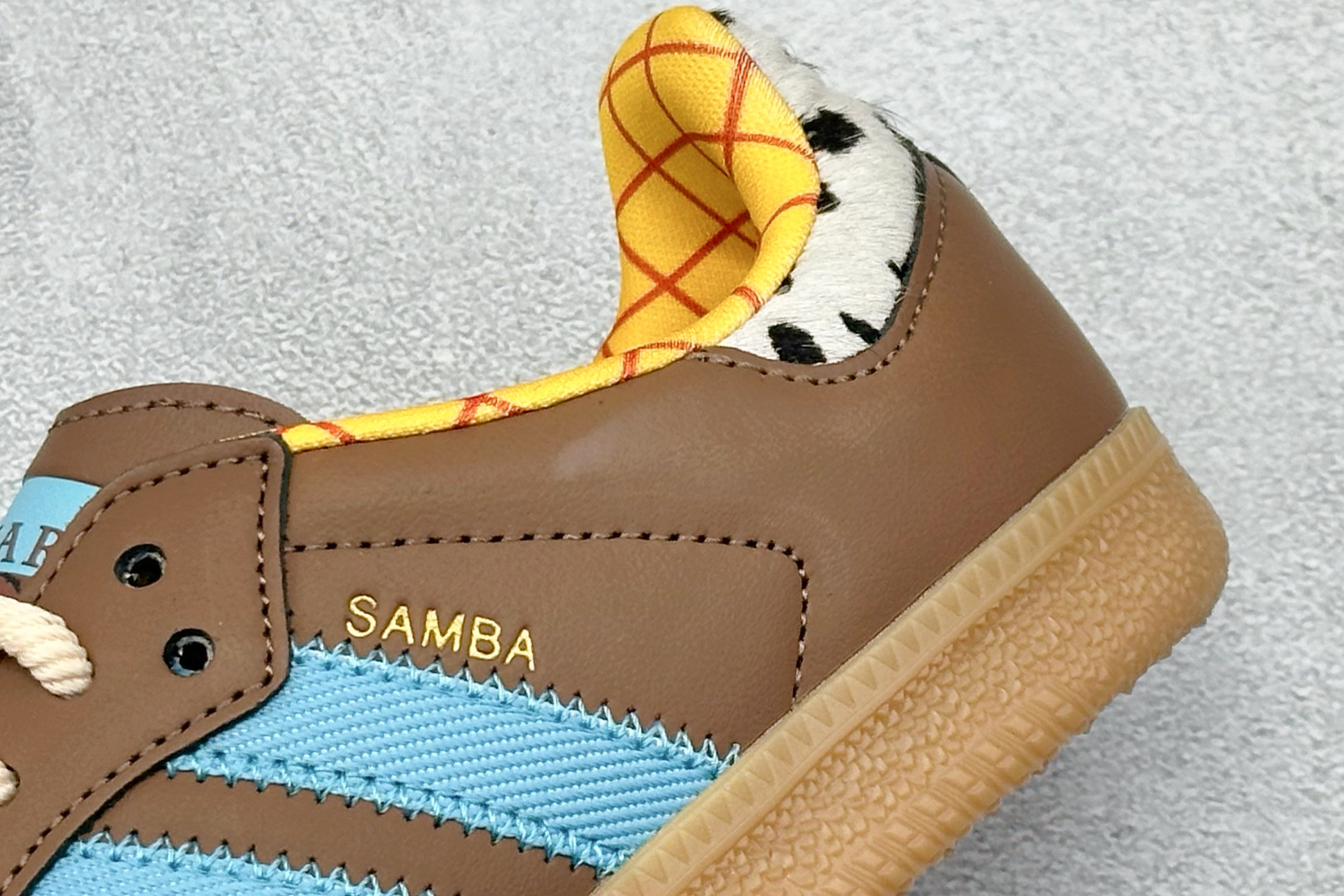 RS版Toy Story x Adidas Originals Samba Woody 联名款 阿迪达斯经典款复古休闲板鞋 JI3099-Top High Quatity Cheap Sneakers Fashion Clothing Clothes Bags handbags Shoes of all Brand wholesale With The best Quality And Beautiful Price from China Factory Chinese suppliers wholesaler seller RS版Toy Story x Adidas Originals Samba Woody 联名款 阿迪达斯经典款复古休闲板鞋 JI3099