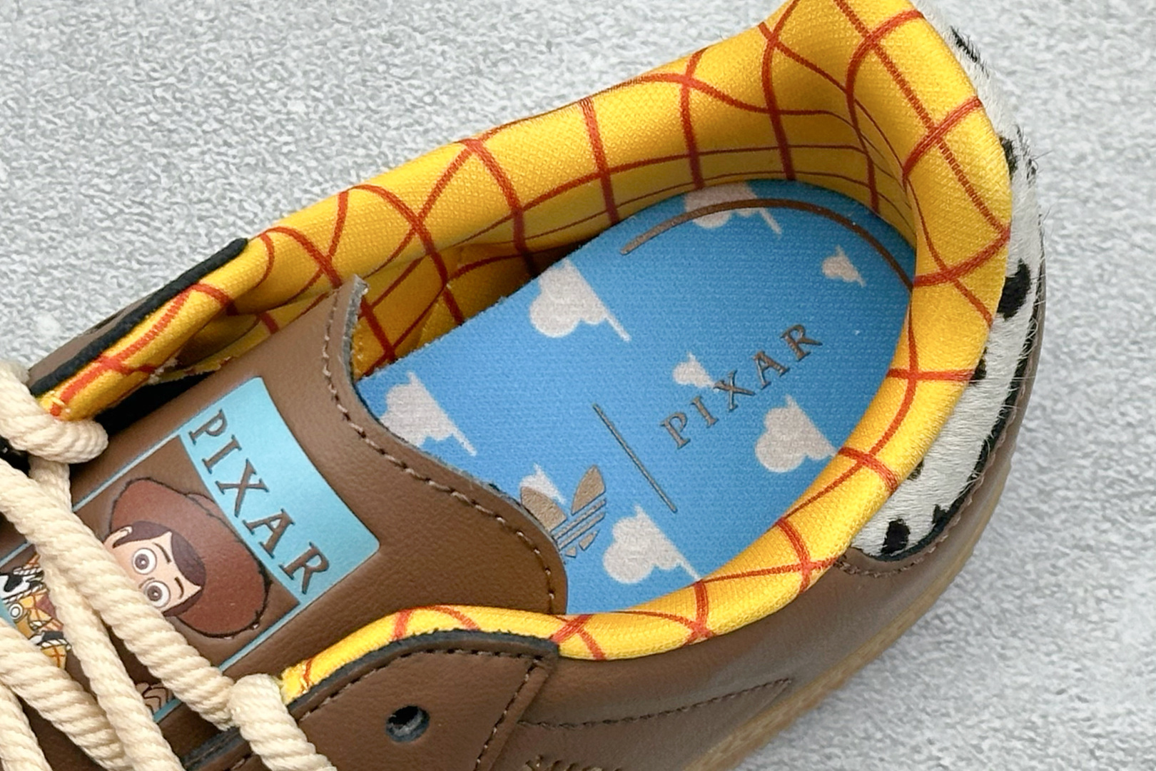 RS版Toy Story x Adidas Originals Samba Woody 联名款 阿迪达斯经典款复古休闲板鞋 JI3099-Top High Quatity Cheap Sneakers Fashion Clothing Clothes Bags handbags Shoes of all Brand wholesale With The best Quality And Beautiful Price from China Factory Chinese suppliers wholesaler seller RS版Toy Story x Adidas Originals Samba Woody 联名款 阿迪达斯经典款复古休闲板鞋 JI3099