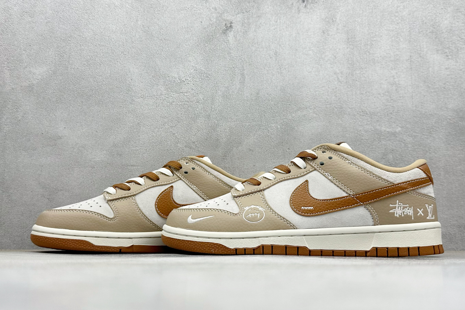 280 SC版Nike SB Dunk Low 三方联名 卡其棕 高端定制 低帮休闲板鞋 SG6688-005-Chinese UA Cheap High Quatity Brand Clothes Bags handbags Sneakers wholesale wholesaler seller from China Factory suppliers Fashion Clothing Shoes best Quality Beautiful Price 280 SC版Nike SB Dunk Low 三方联名 卡其棕 高端定制 低帮休闲板鞋 SG6688-005