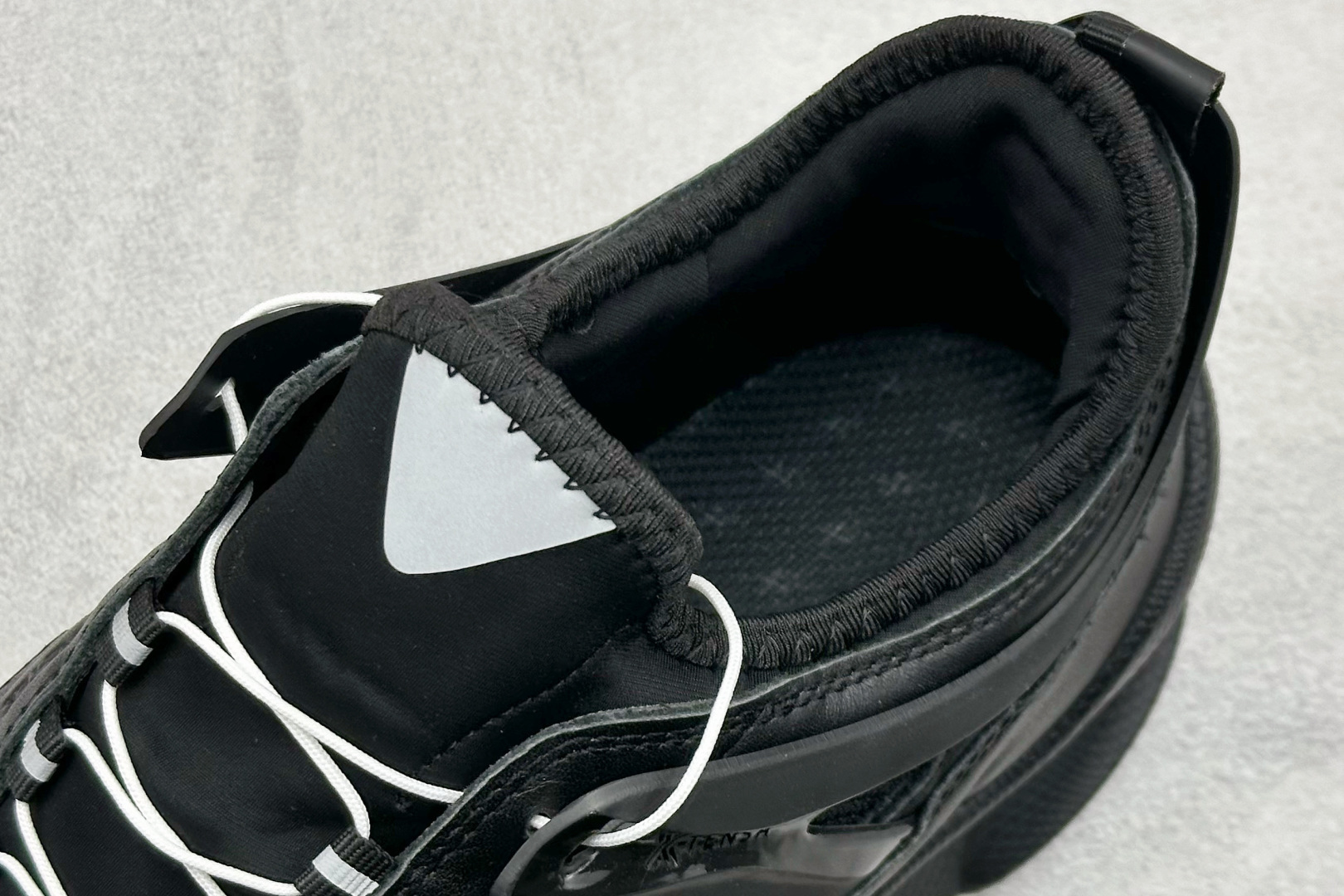 280 Ecco/爱步 健步BIOMC踪迹3代 官网新品 皮面户外防水休闲运动男鞋 803384