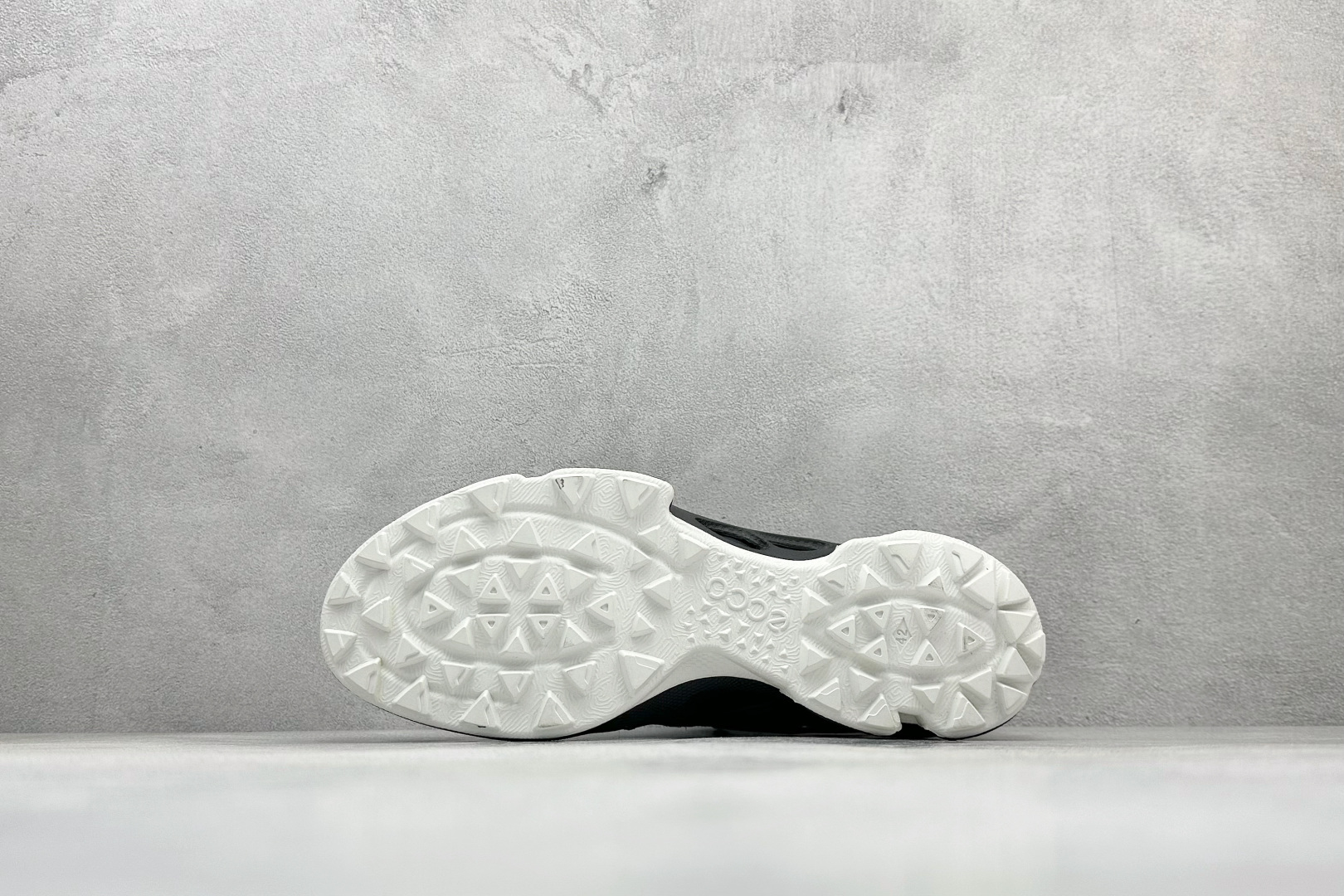 280 Ecco/爱步 健步BIOMC踪迹3代 官网新品 皮面户外防水休闲运动男鞋 803384