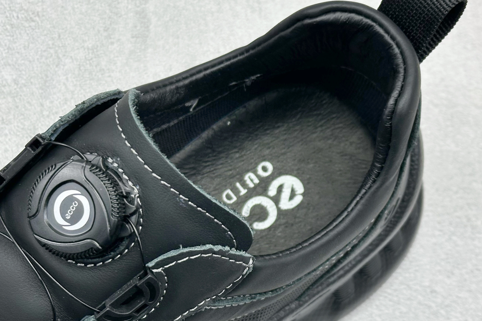 300 Ecco 爱步健步BIOM系列真皮免系带男士运动鞋 800927-010