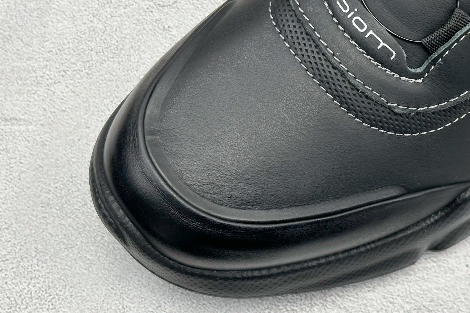 300 Ecco 爱步健步BIOM系列真皮免系带男士运动鞋 800927-010