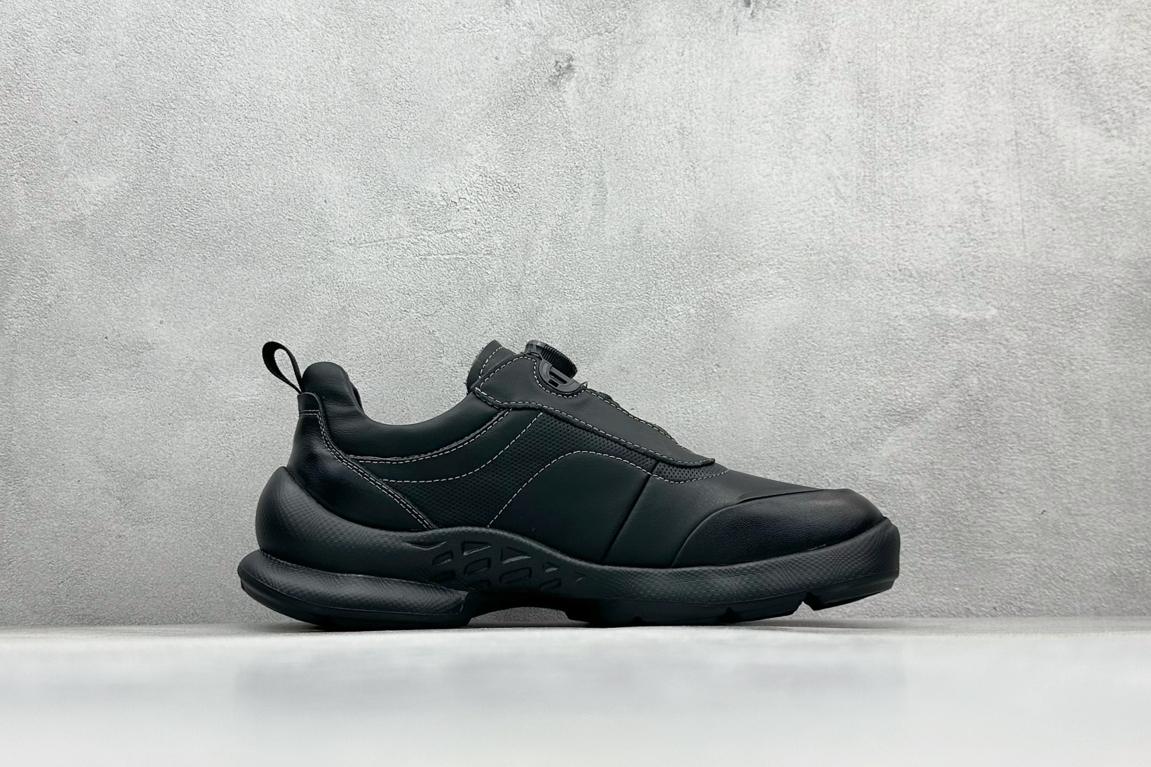 300 Ecco 爱步健步BIOM系列真皮免系带男士运动鞋 800927-010