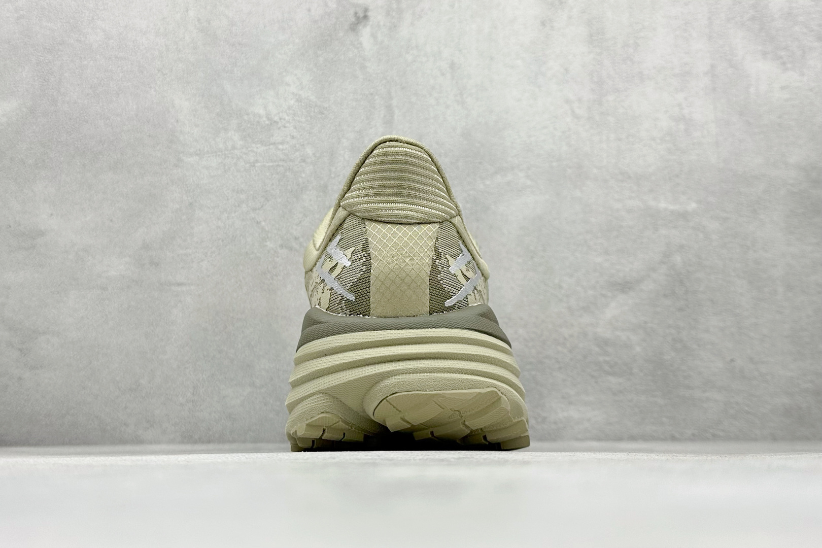 180 Hoka One One StinSon 7 低帮厚底轻量透气网纱休闲运动慢跑鞋 1141530-OSH