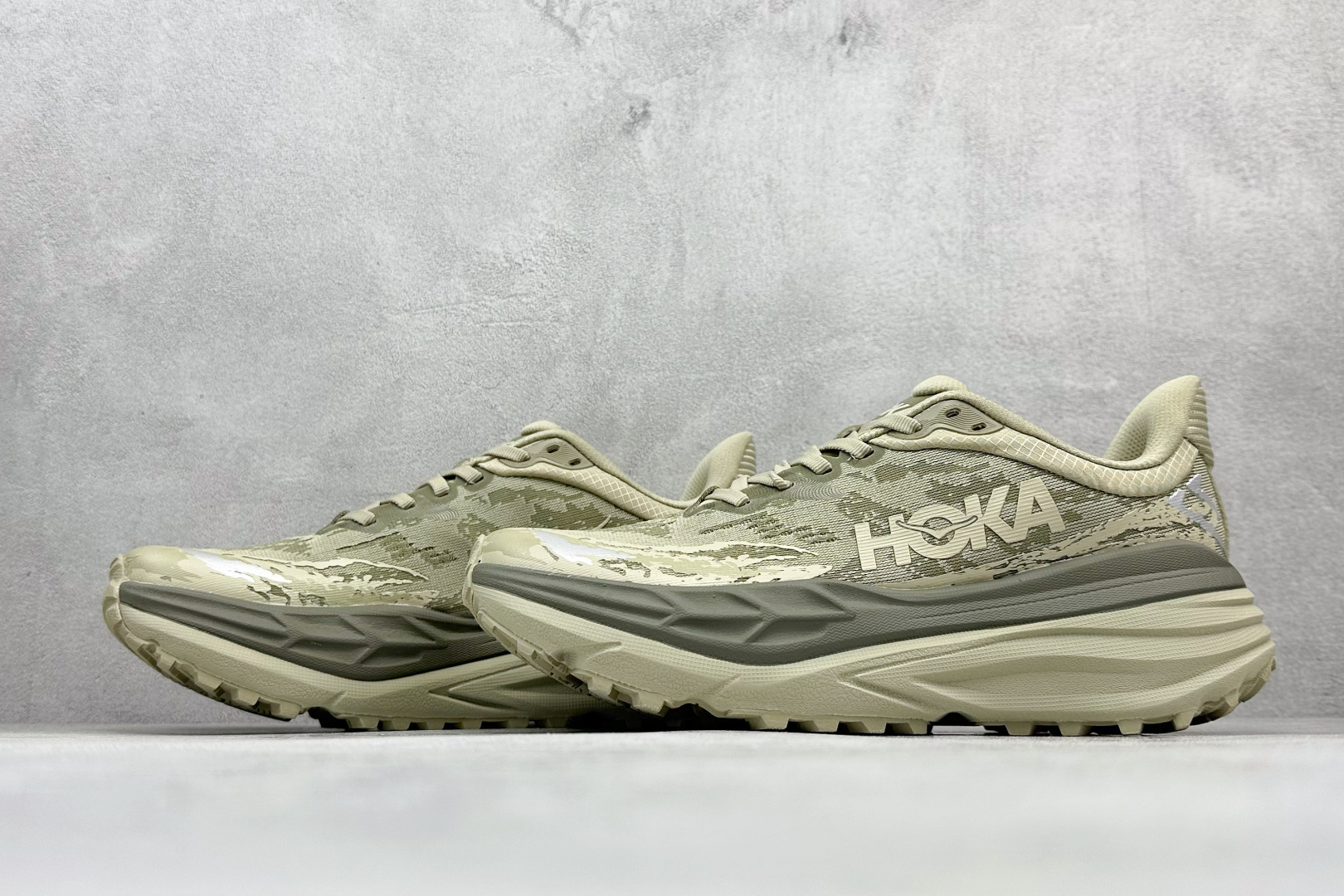 180 Hoka One One StinSon 7 低帮厚底轻量透气网纱休闲运动慢跑鞋 1141530-OSH