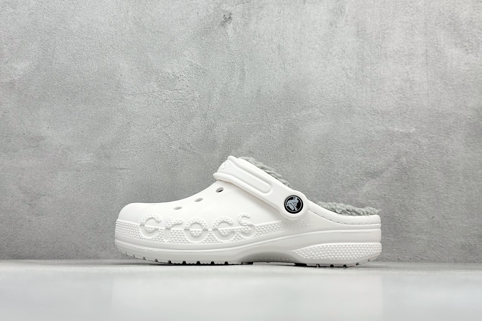 120 Crocs卡骆驰 明星贝雅加绒 透气洞洞运动凉鞋