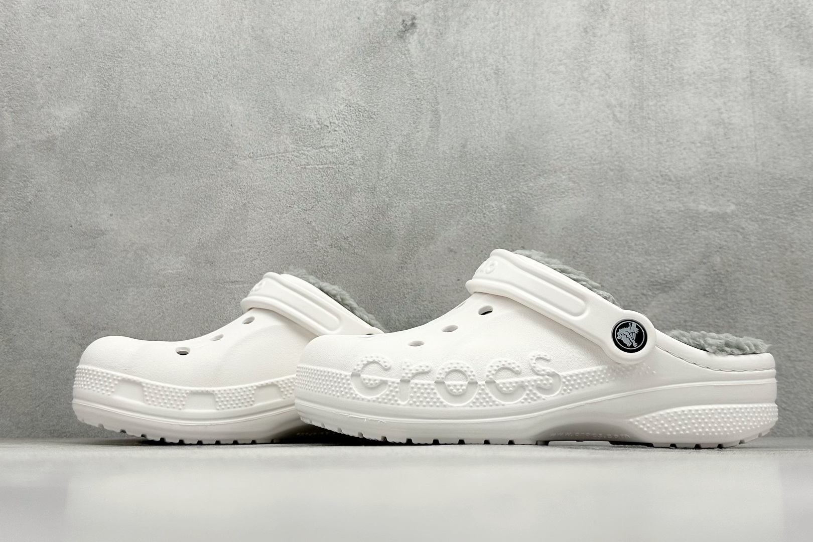 120 Crocs卡骆驰 明星贝雅加绒 透气洞洞运动凉鞋