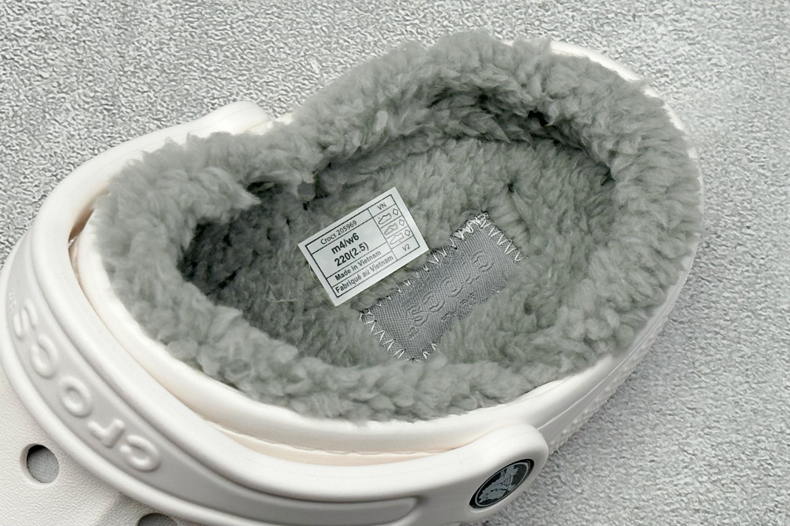 120 Crocs卡骆驰 明星贝雅加绒 透气洞洞运动凉鞋