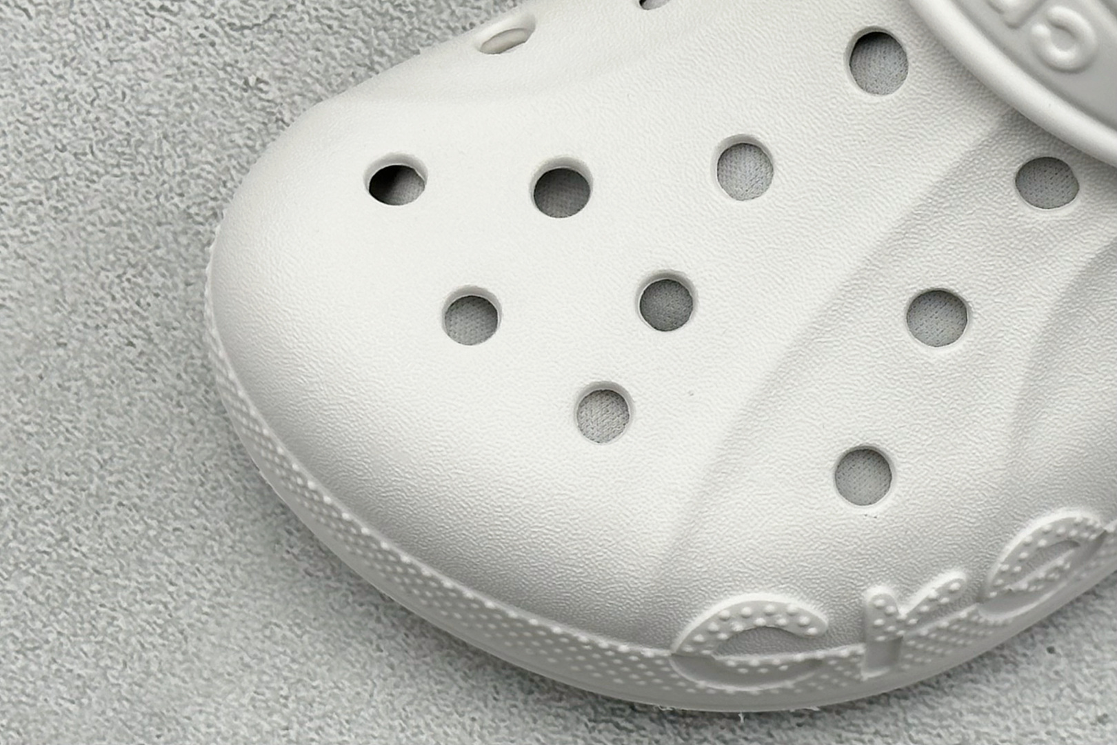 120 Crocs卡骆驰 明星贝雅加绒 透气洞洞运动凉鞋