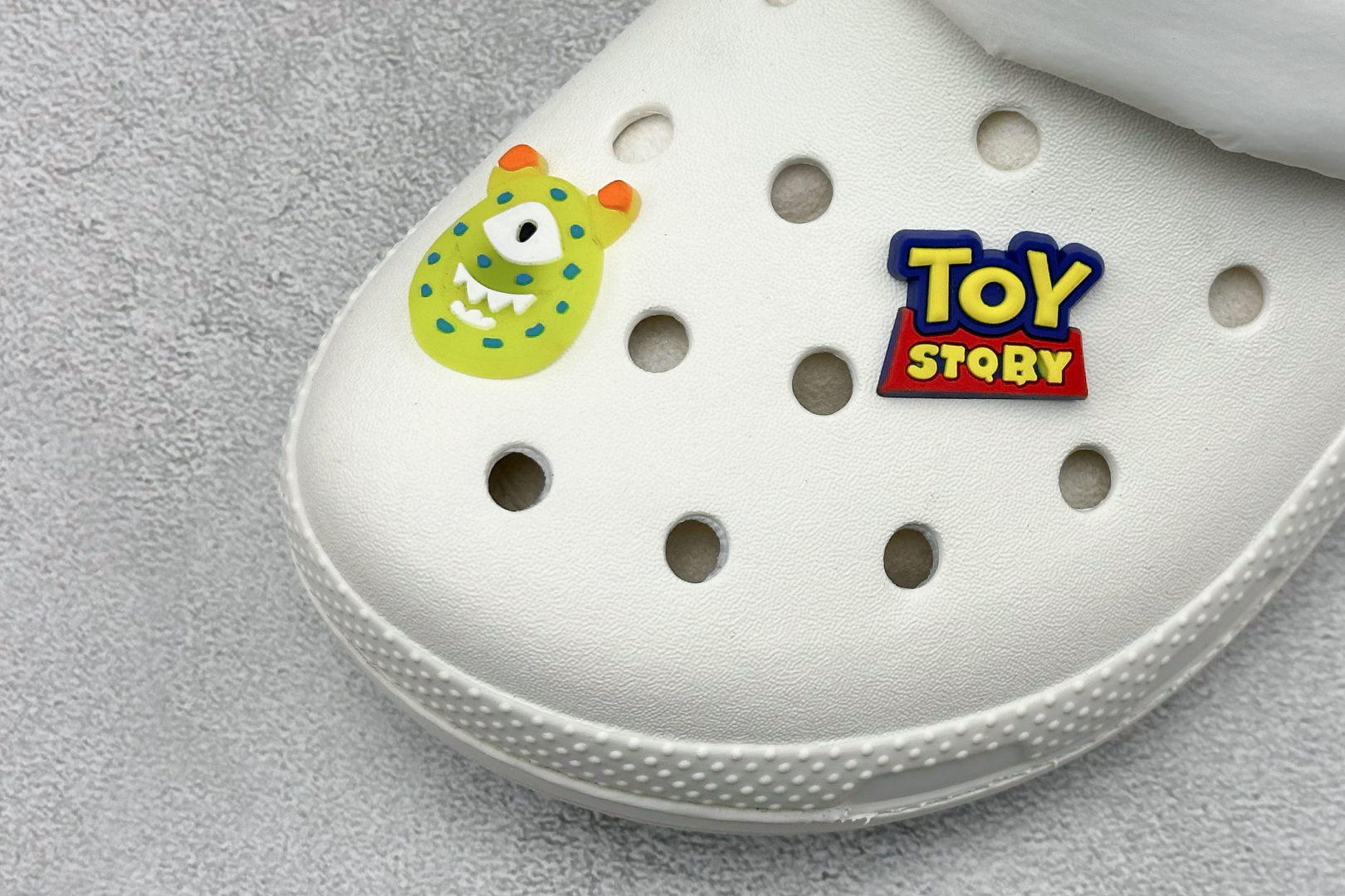 120 Crocs卡骆驰 明星加绒 透气洞洞运动凉鞋 透明防水袋包装