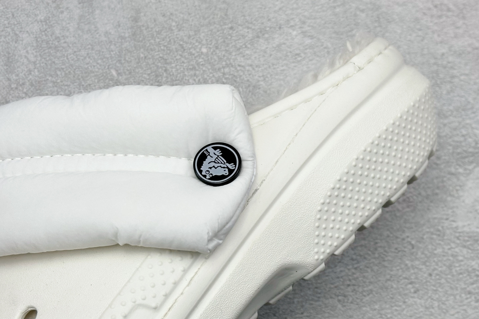 120 Crocs卡骆驰 明星加绒 透气洞洞运动凉鞋 透明防水袋包装