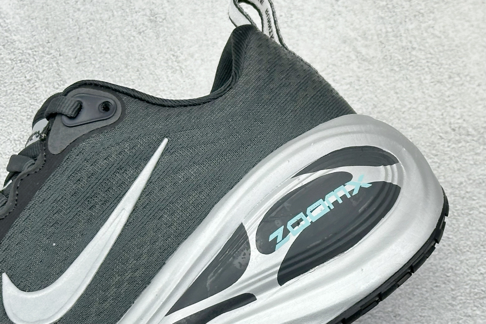 180 Nike Air Zoom Vomero Plus 耐克网面厚底气垫跑鞋 IM6011-060