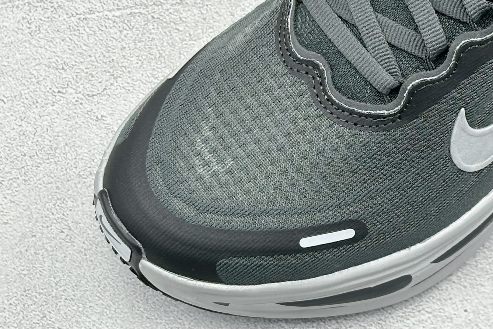 180 Nike Air Zoom Vomero Plus 耐克网面厚底气垫跑鞋 IM6011-060