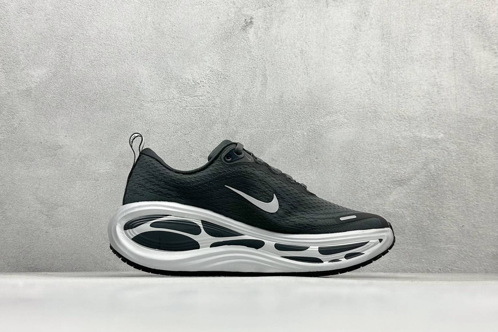 180 Nike Air Zoom Vomero Plus 耐克网面厚底气垫跑鞋 IM6011-060