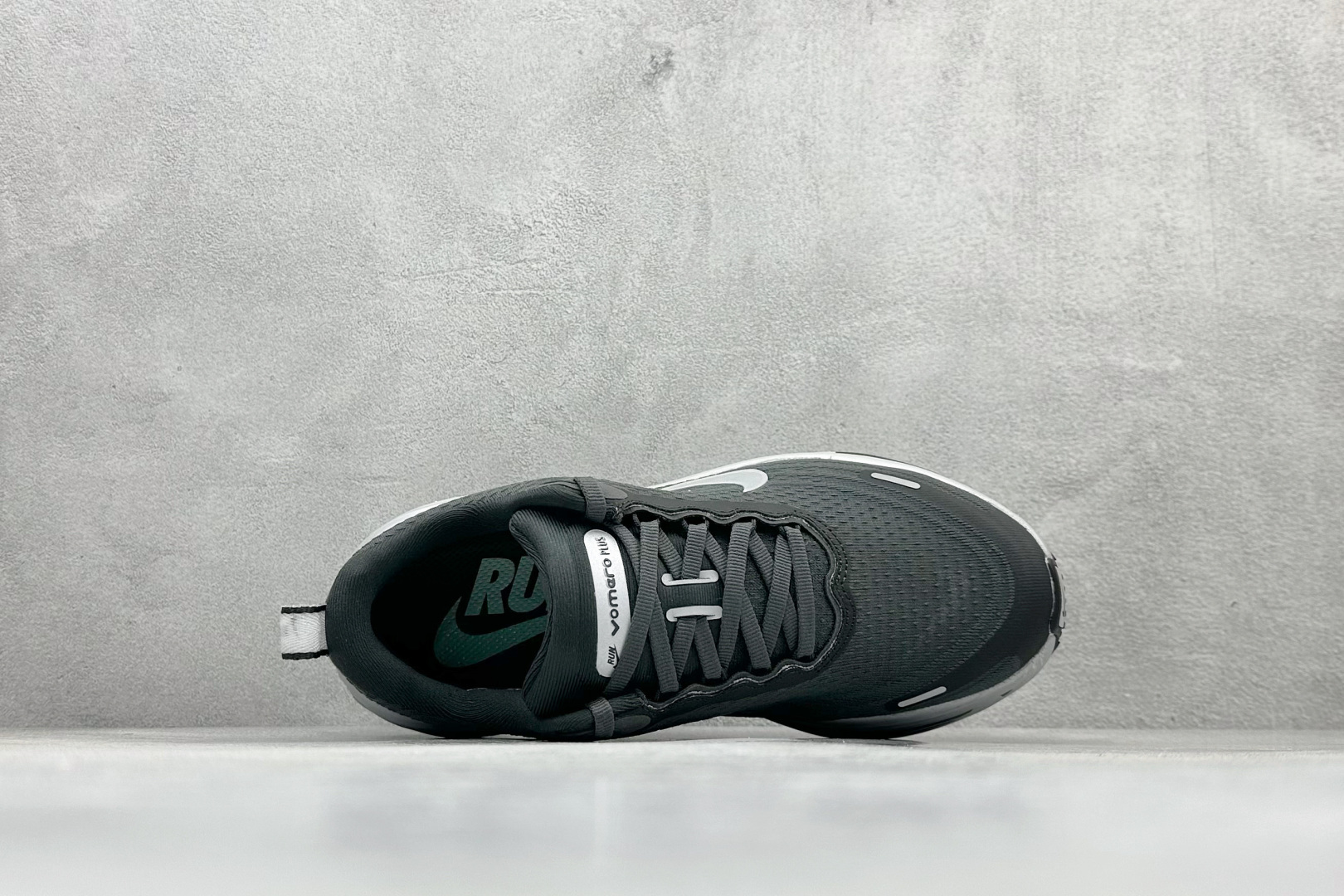 180 Nike Air Zoom Vomero Plus 耐克网面厚底气垫跑鞋 IM6011-060