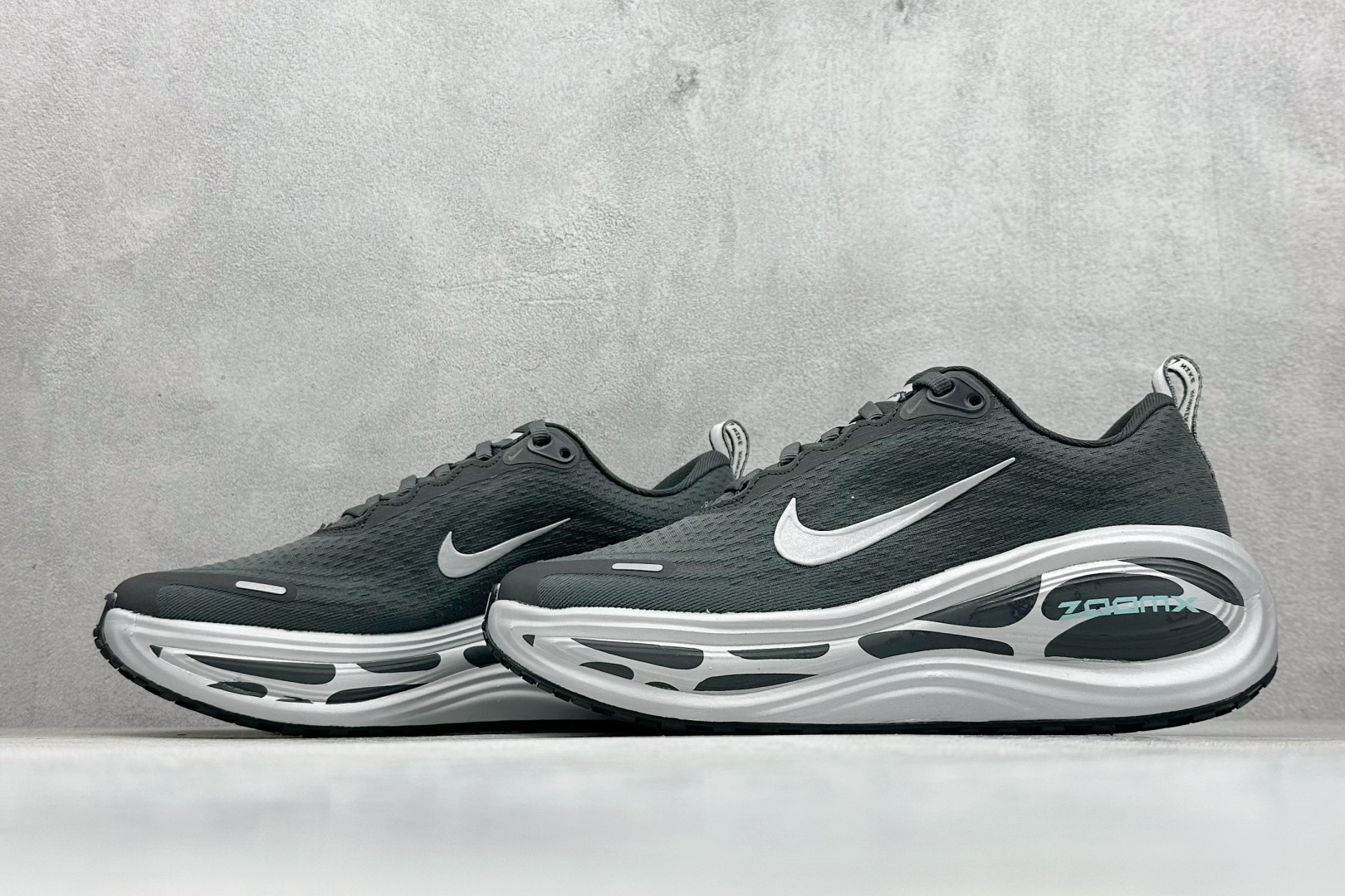 180 Nike Air Zoom Vomero Plus 耐克网面厚底气垫跑鞋 IM6011-060