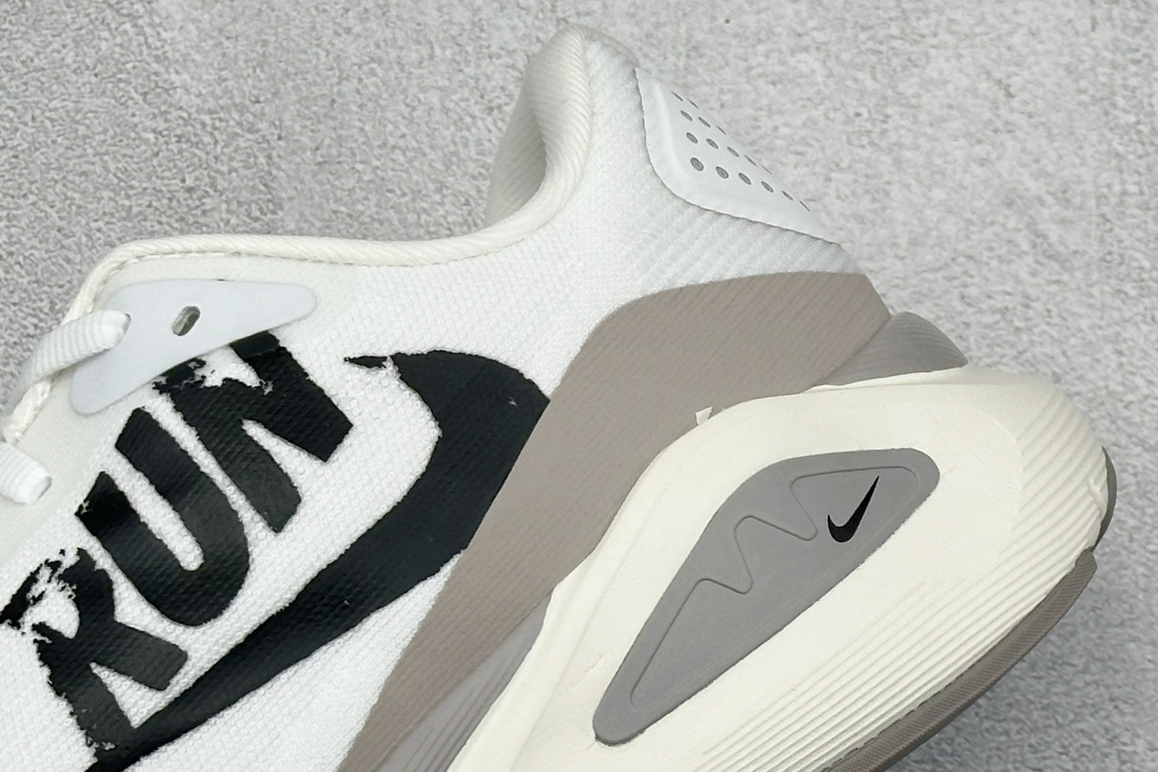 180 RS版NK Zoom Structure 26代 缓震舒适轻量跑步鞋 IB5698-100-Chinese UA Cheap High Quatity Brand Clothes Bags handbags Sneakers wholesale wholesaler seller from China Factory suppliers Fashion Clothing Shoes best Quality Beautiful Price 180 RS版NK Zoom Structure 26代 缓震舒适轻量跑步鞋 IB5698-100