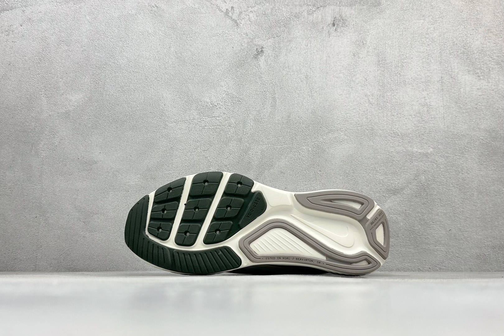 180 RS版NK Zoom Structure 26代 缓震舒适轻量跑步鞋 IB5698-100-Chinese UA Cheap High Quatity Brand Clothes Bags handbags Sneakers wholesale wholesaler seller from China Factory suppliers Fashion Clothing Shoes best Quality Beautiful Price 180 RS版NK Zoom Structure 26代 缓震舒适轻量跑步鞋 IB5698-100