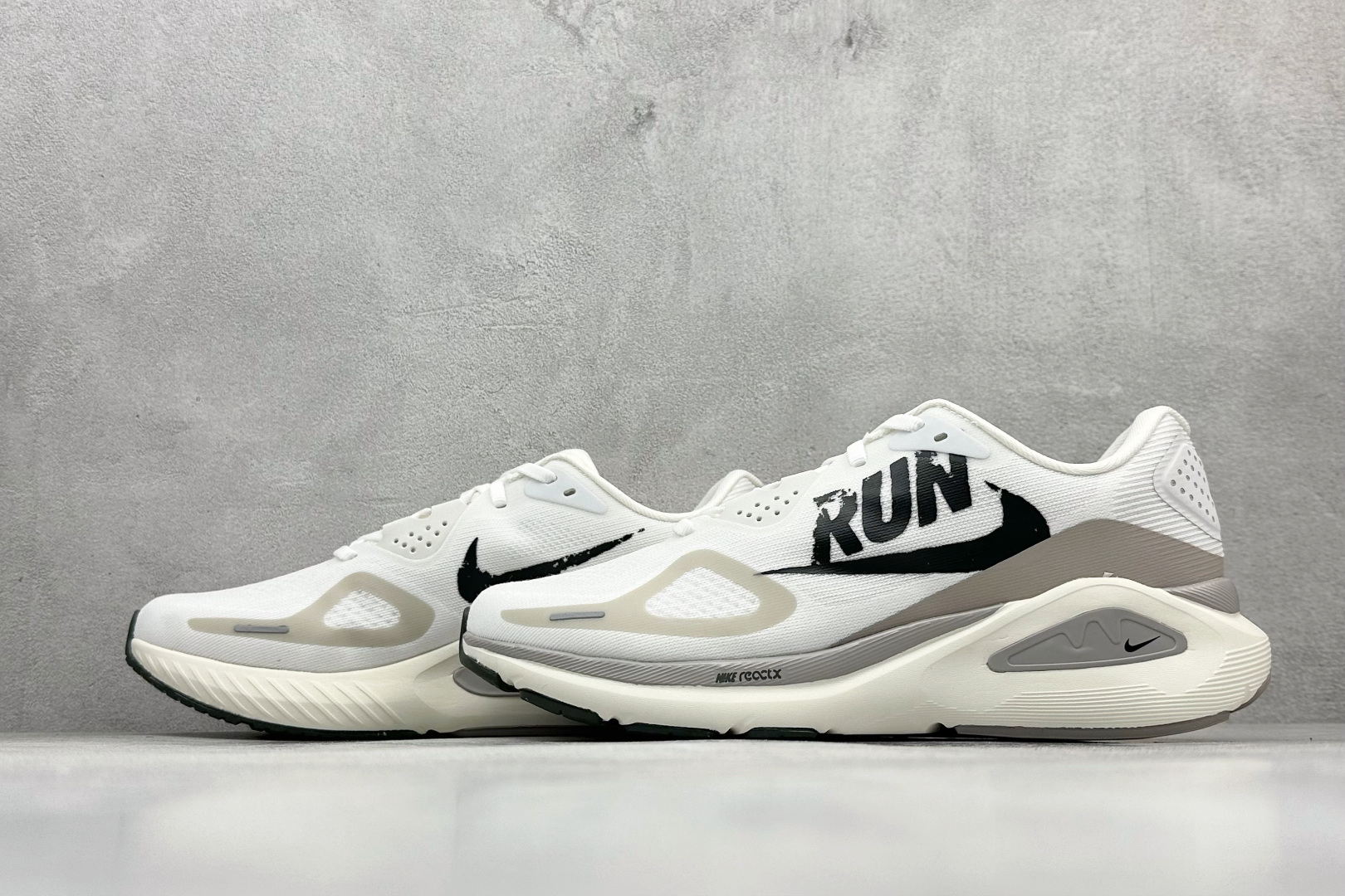 180 RS版NK Zoom Structure 26代 缓震舒适轻量跑步鞋 IB5698-100-Chinese UA Cheap High Quatity Brand Clothes Bags handbags Sneakers wholesale wholesaler seller from China Factory suppliers Fashion Clothing Shoes best Quality Beautiful Price 180 RS版NK Zoom Structure 26代 缓震舒适轻量跑步鞋 IB5698-100