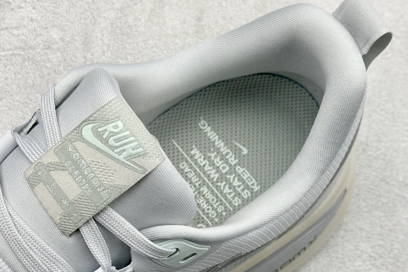 💰 Nike VOMERO 18 GTX 舒适减震防滑 低帮跑步鞋全掌ReactX泡绵中底 前掌和后跟还