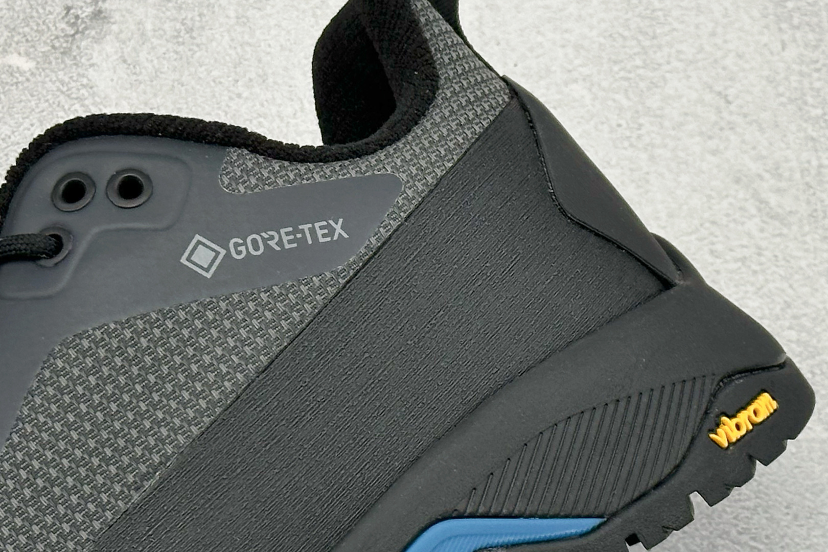 260 北面M VERTO ALPINE MID GORE-TEX低帮户外防水机能鞋 NFOA83NBMN-383