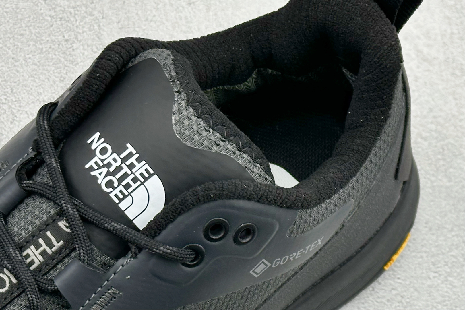 260 北面M VERTO ALPINE MID GORE-TEX低帮户外防水机能鞋 NFOA83NBMN-383