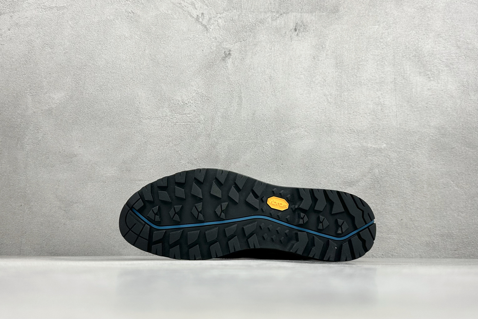 260 北面M VERTO ALPINE MID GORE-TEX低帮户外防水机能鞋 NFOA83NBMN-383