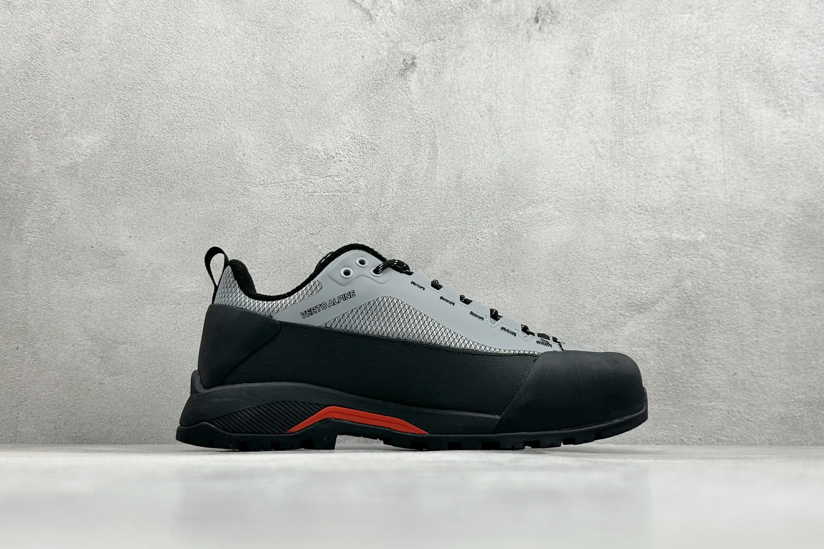 260 北面M VERTO ALPINE MID GORE-TEX低帮户外防水机能鞋 NFOA83NBMN8-384