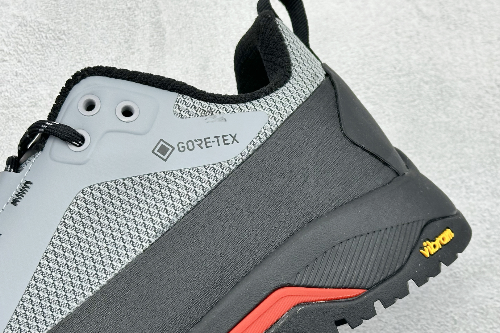 260 北面M VERTO ALPINE MID GORE-TEX低帮户外防水机能鞋 NFOA83NBMN8-384