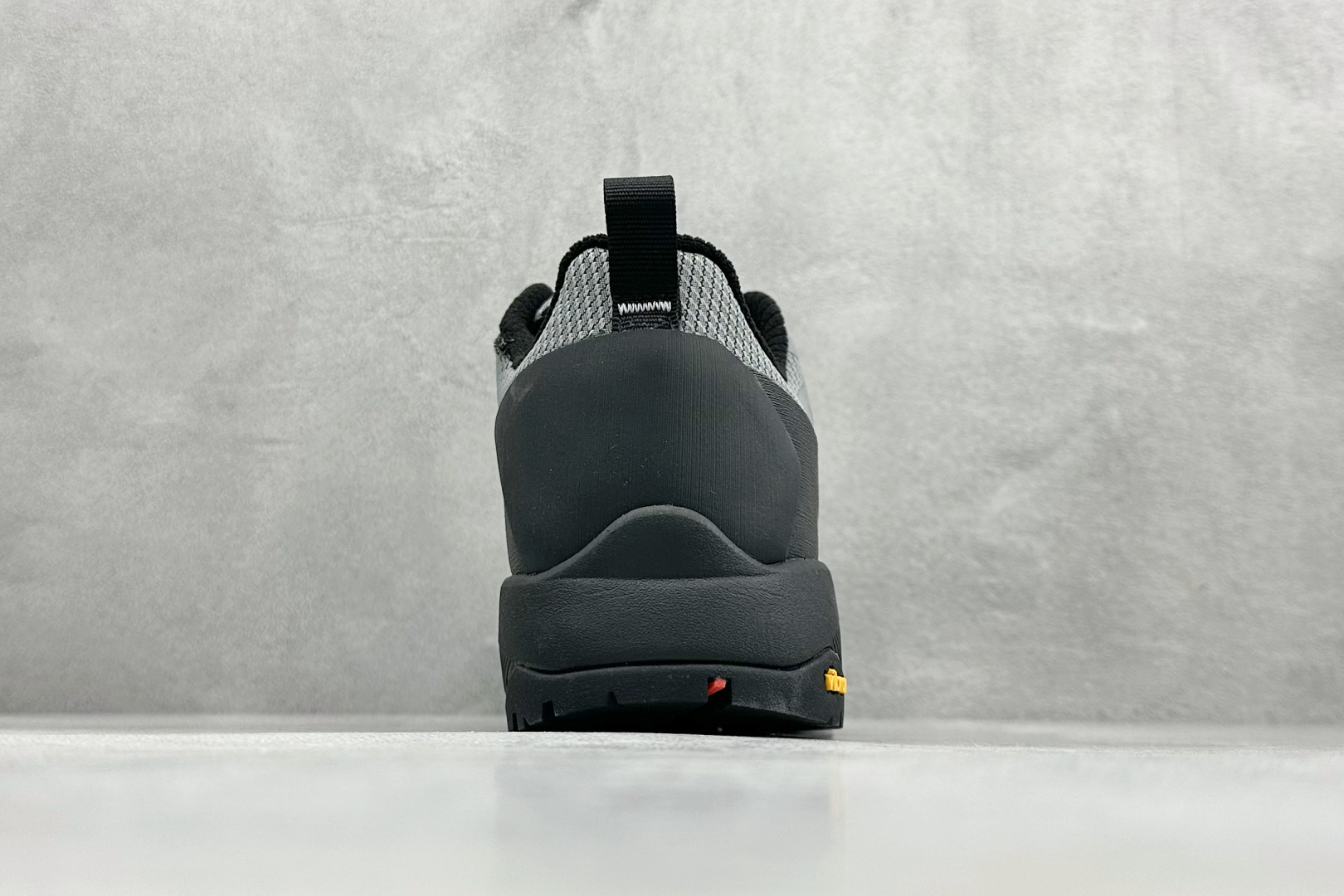 260 北面M VERTO ALPINE MID GORE-TEX低帮户外防水机能鞋 NFOA83NBMN8-384