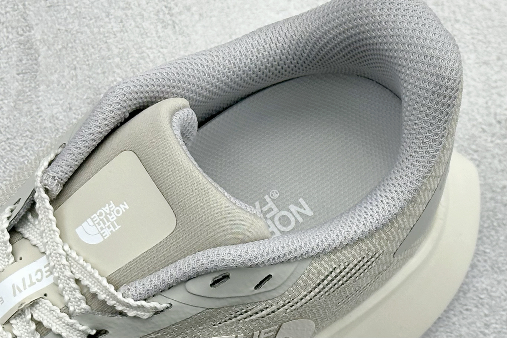 180 北面 M VECTIV ENDURIS 4 圆头系带减震耐磨低帮徒步鞋 NS97R03D