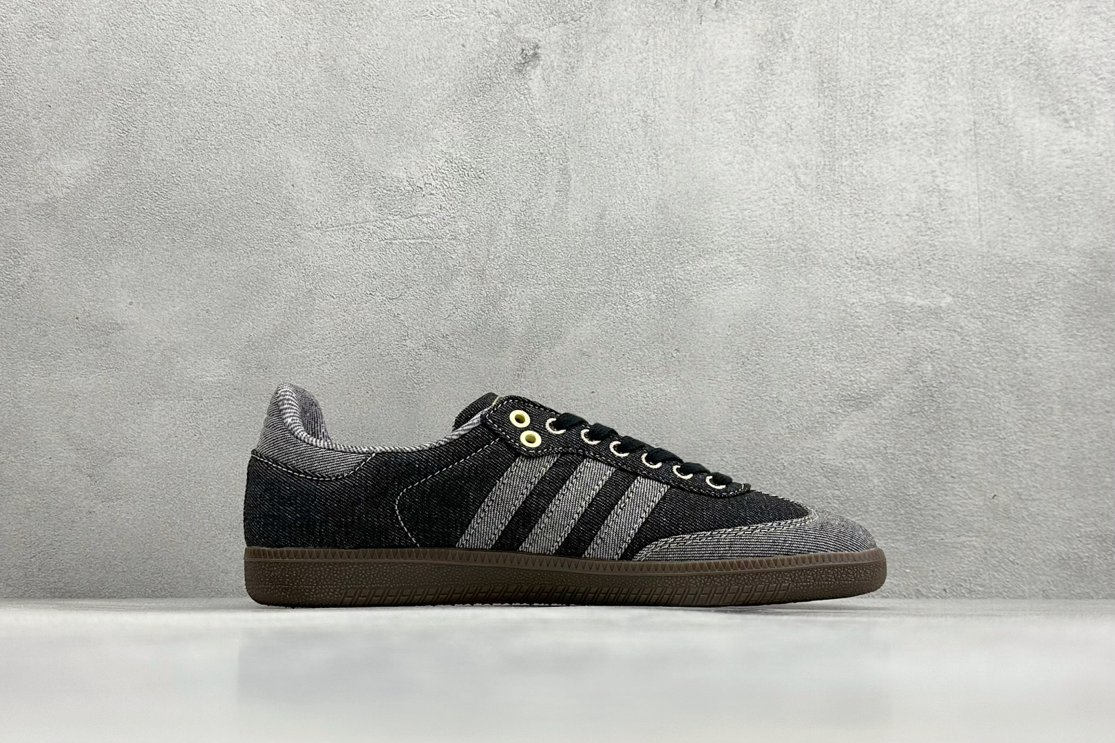 140 Addis Original Samba 复古桑巴板鞋 KJ8858