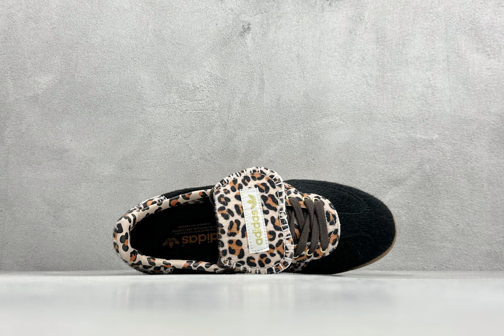 140 Addis Original Samba 复古桑巴板鞋 KJ6590