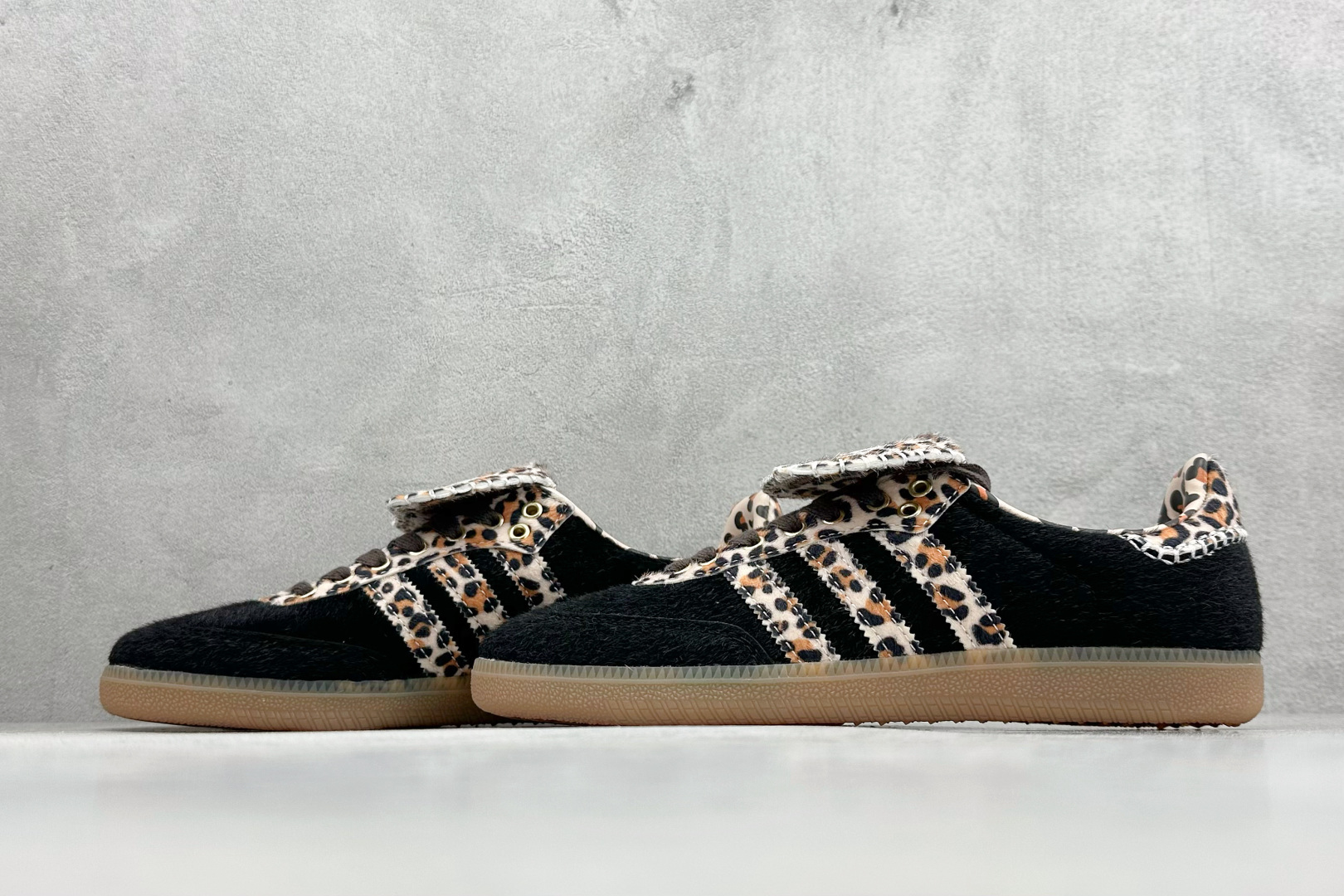 140 Addis Original Samba 复古桑巴板鞋 KJ6590