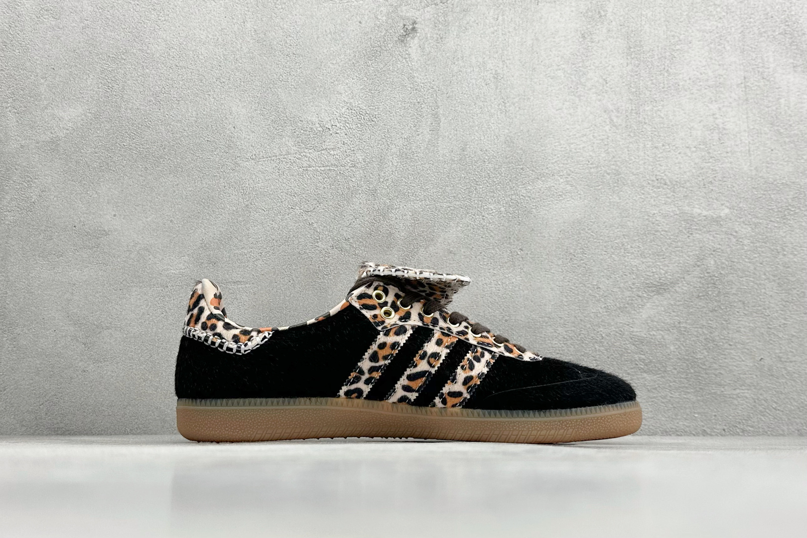 140 Addis Original Samba 复古桑巴板鞋 KJ6590