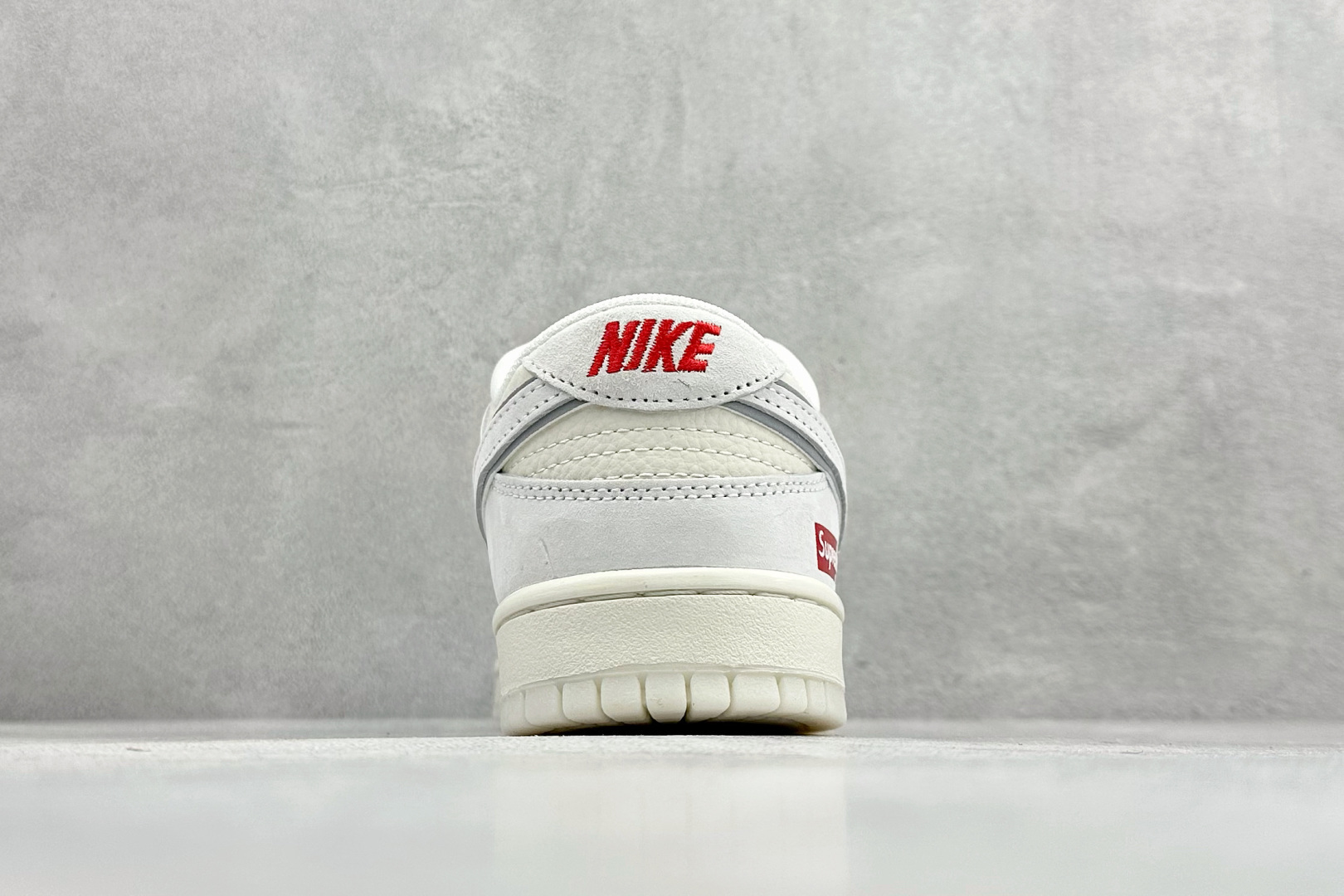 260 Nike SB Dunk Low Supreme联名 米灰猪八革 周年高端定制 低帮休闲板鞋 DN3168-007