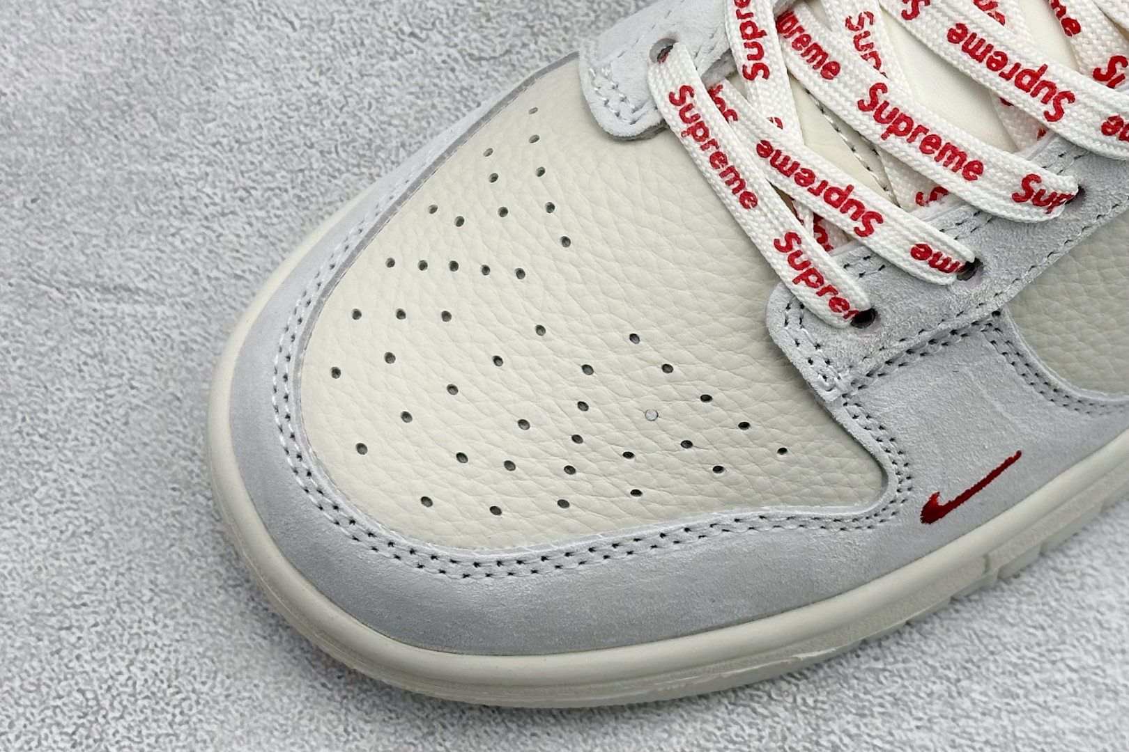 260 Nike SB Dunk Low Supreme联名 米灰猪八革 周年高端定制 低帮休闲板鞋 DN3168-007