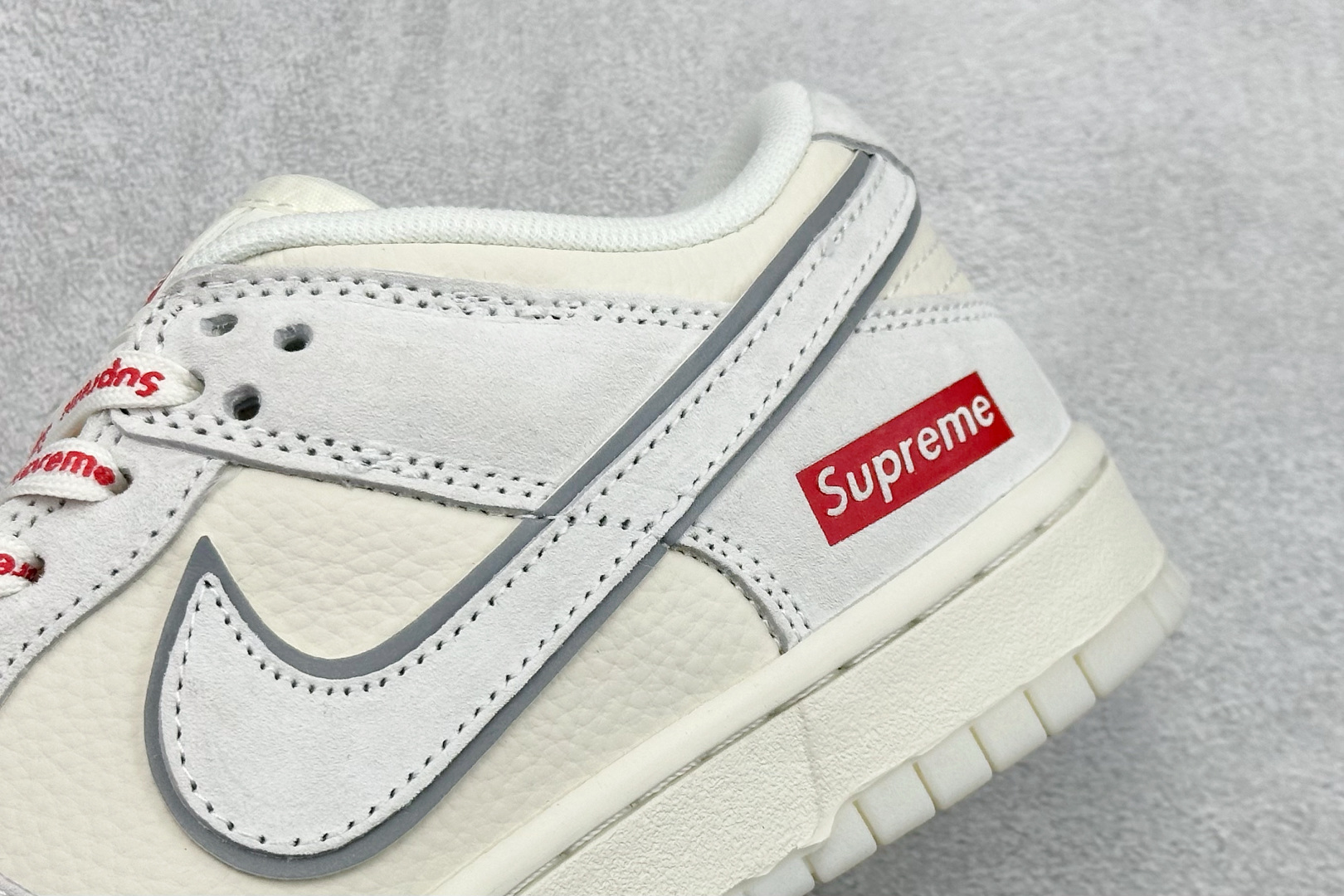 260 Nike SB Dunk Low Supreme联名 米灰猪八革 周年高端定制 低帮休闲板鞋 DN3168-007