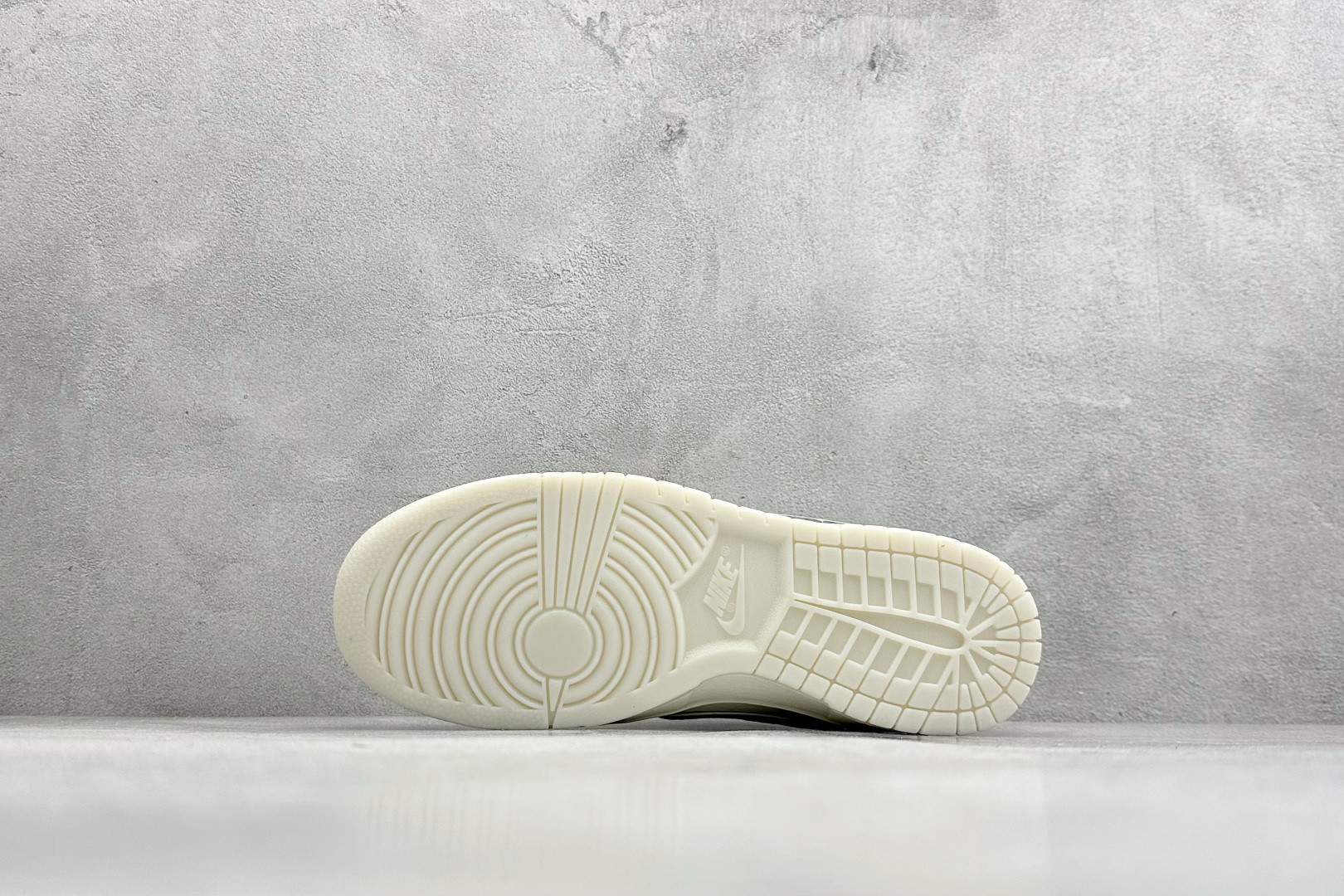 260 Nike SB Dunk Low Supreme联名 米灰猪八革 周年高端定制 低帮休闲板鞋 DN3168-007