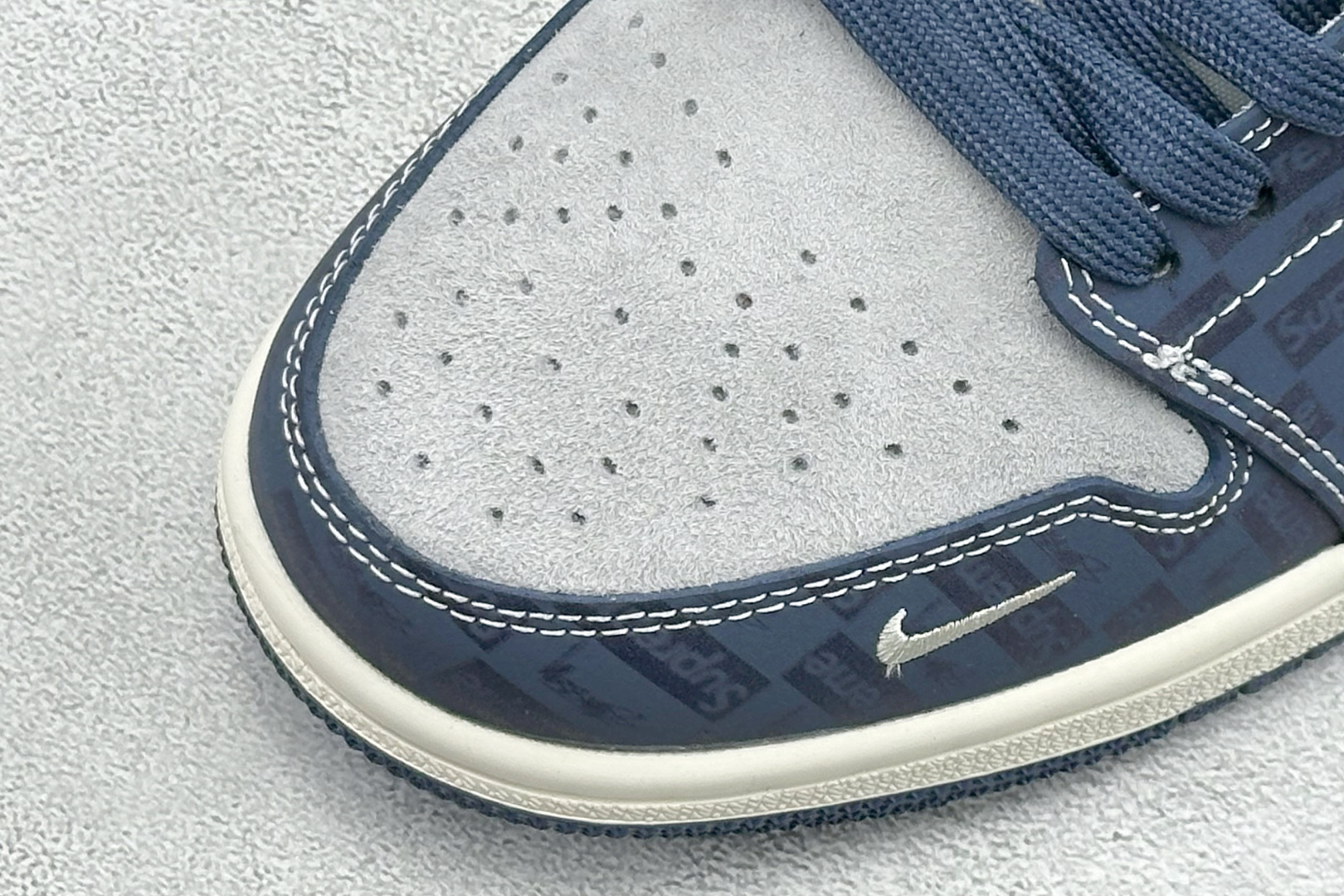 XC版Nike Jordan Air Jordan 1“Supreme联名——暗灰蓝” 高端定制 低帮 复古 减震 防滑 耐磨 篮球鞋 QG1988-015