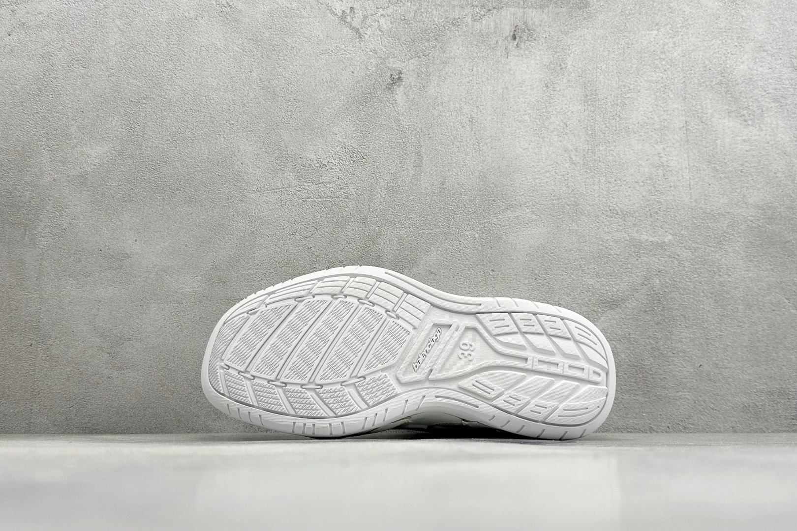 PK版Balenciaga 巴黎世家十八代 Hamptons 手工做旧款 牛皮革 复古圆头系带低帮休闲鞋 841765-WCURB-9000