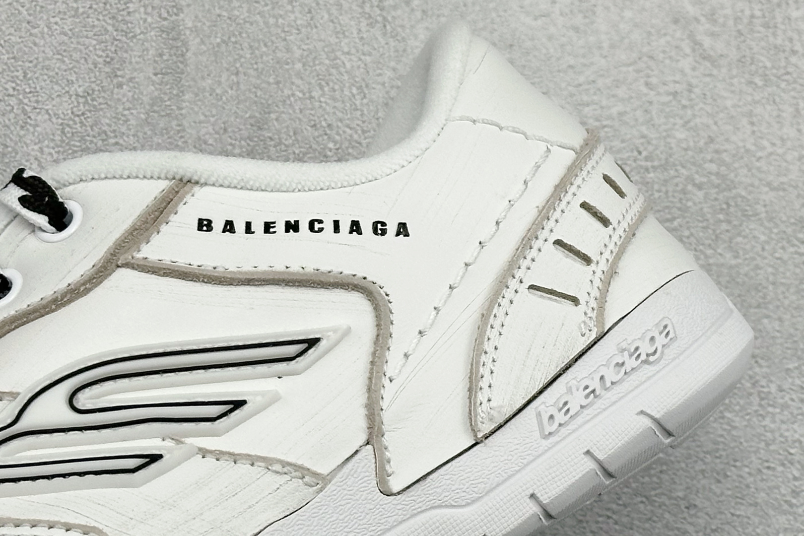 PK版Balenciaga 巴黎世家十八代 Hamptons 手工做旧款 牛皮革 复古圆头系带低帮休闲鞋 841765-WCURB-9000